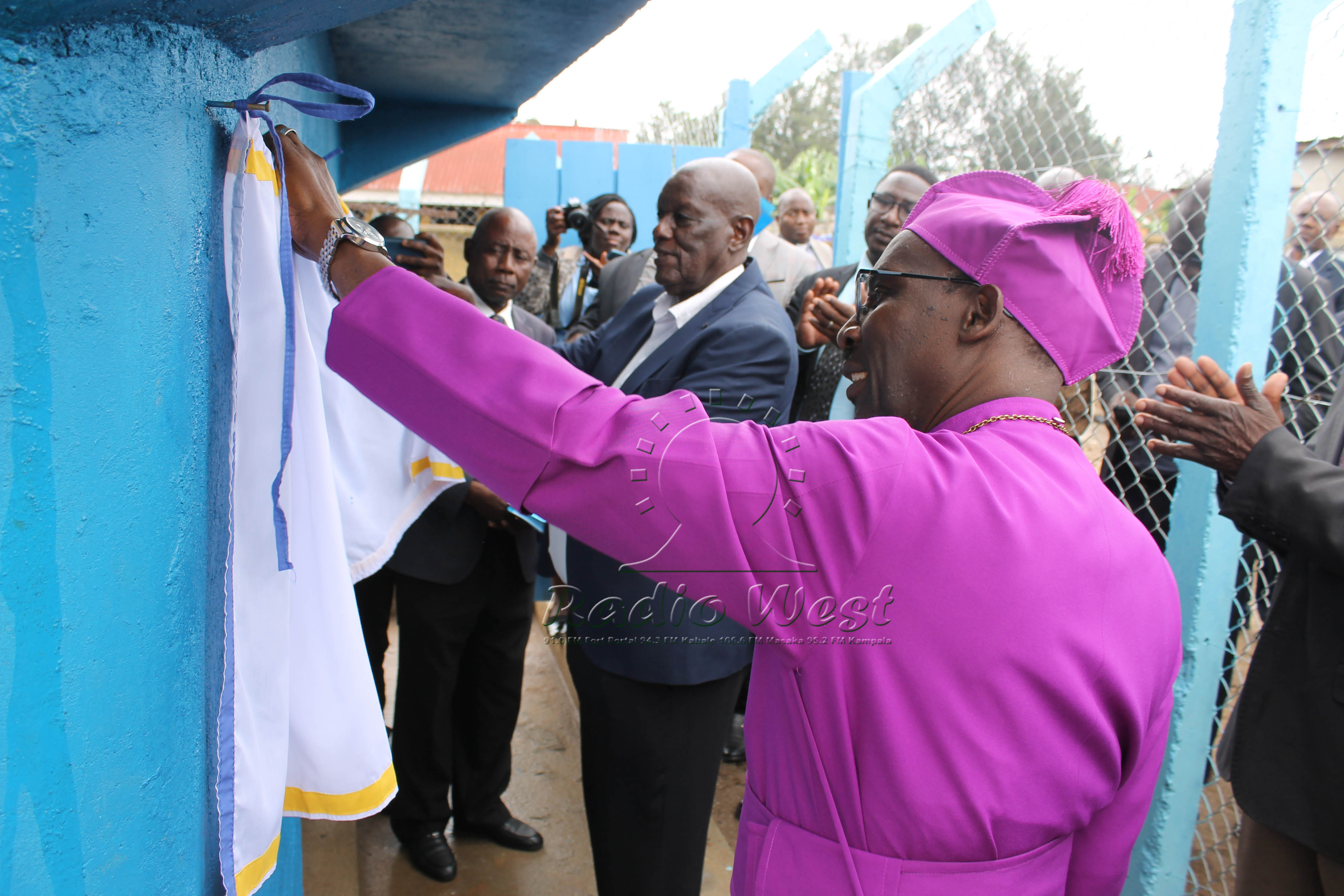 Purogyekiti ezi zikozirwe esente z’abazaire hamwe n’eza gavumenti.