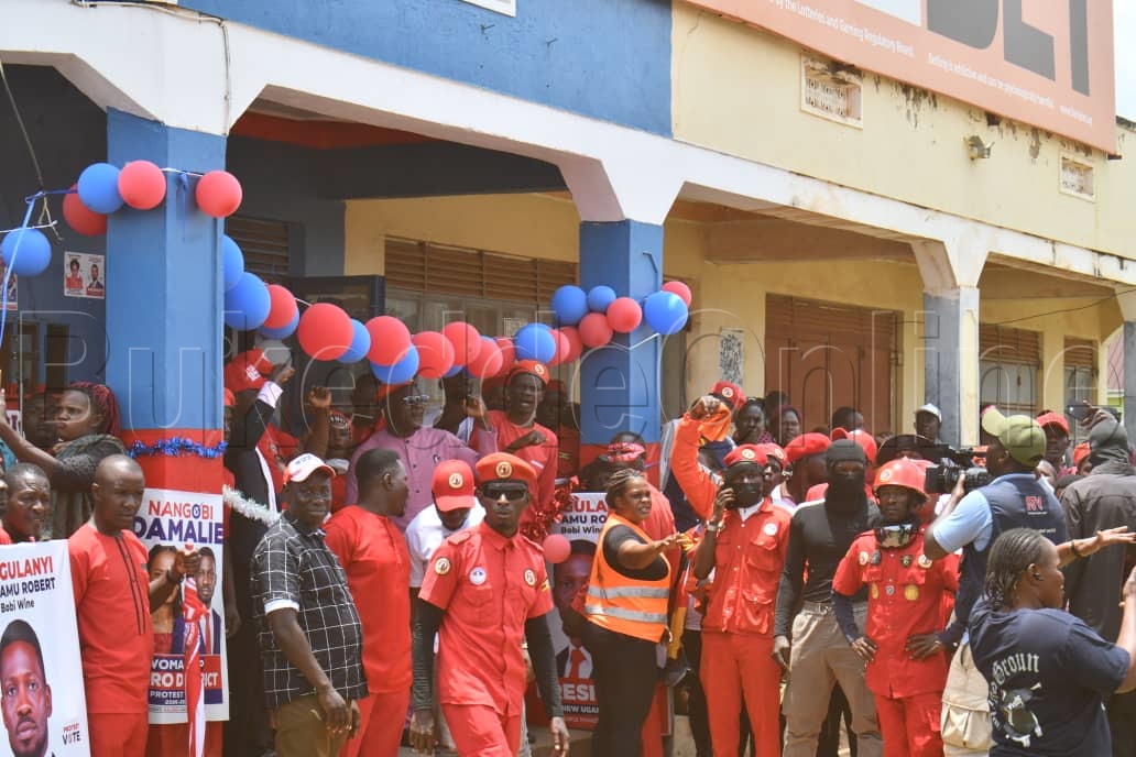 Bobi Wine ng'aggulawo offices e Kaliro