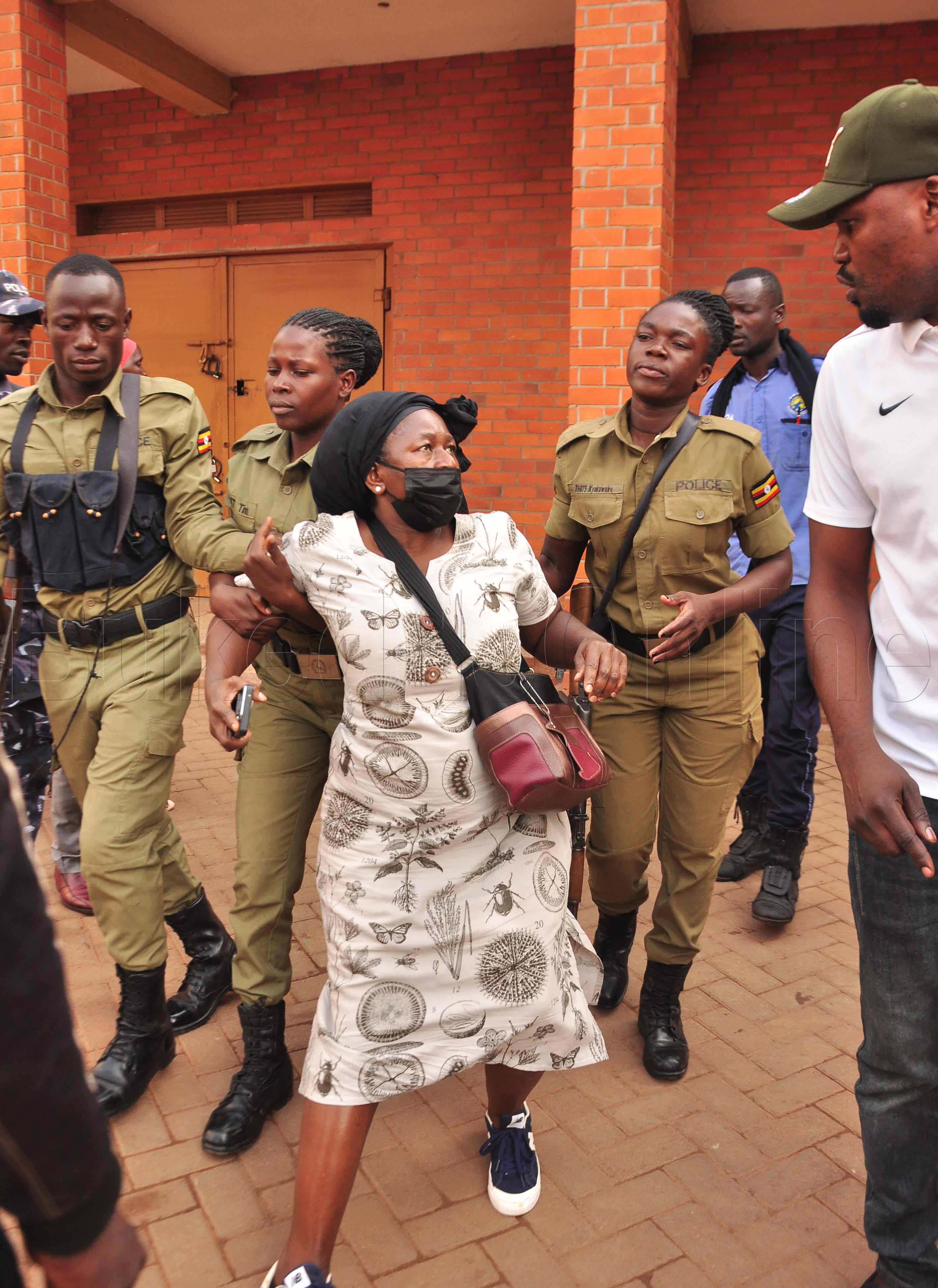 Poliisi ng'eggyawo Nannungi