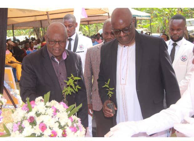 Kabagambe Kaliisa, the chairperson of the Bunyoro Kitara Kingdom royal commission and the kingdom's prime minister Andrew Byakutaga, lay tree seedlings on the casket containing the remains of the late Princess Sarah Nabiryo Gafabusa Akiiki. (Credit: Wilson Asiimwe)