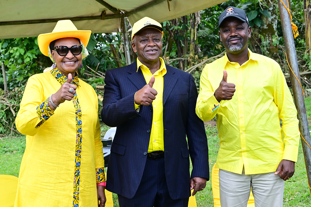Former Prime Minister Amama Mbabazi (C) and his wife share a light moment with Deputy Speaker of Parliament Thomas Tayebwa during President Museveni's campaign rally in Kinkinzi East, Kanungu district on Wednesday, Nov. 26, 2025. (PPU)