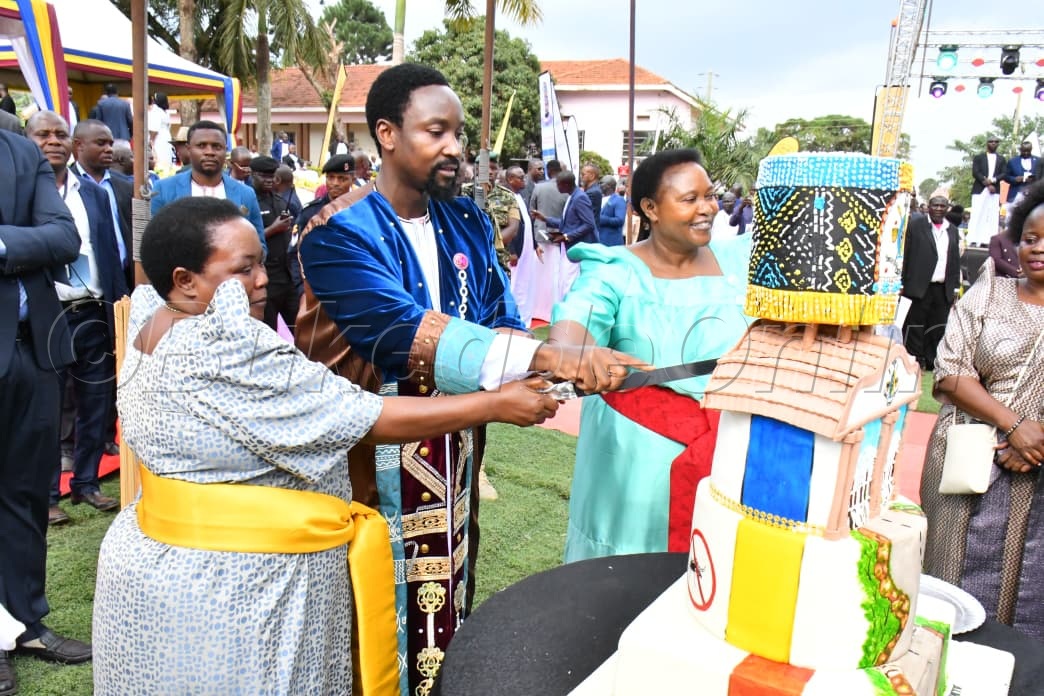 Katikkiro Nabbanja ng'asala kkeeki ne Kyabazinga.