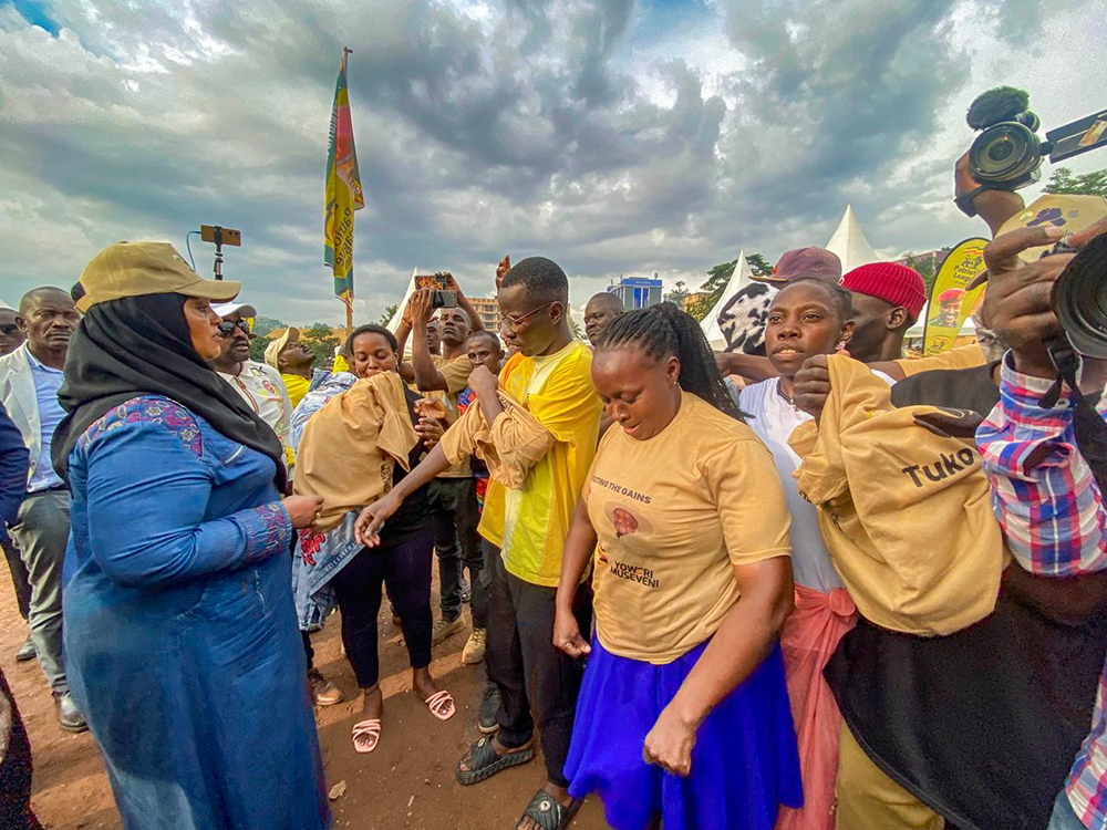 “Let us support each other. After voting for President Museveni, tick the bus for other positions. We need more MPs, mayors, and councillors in Kampala,” Kenyanyi said.