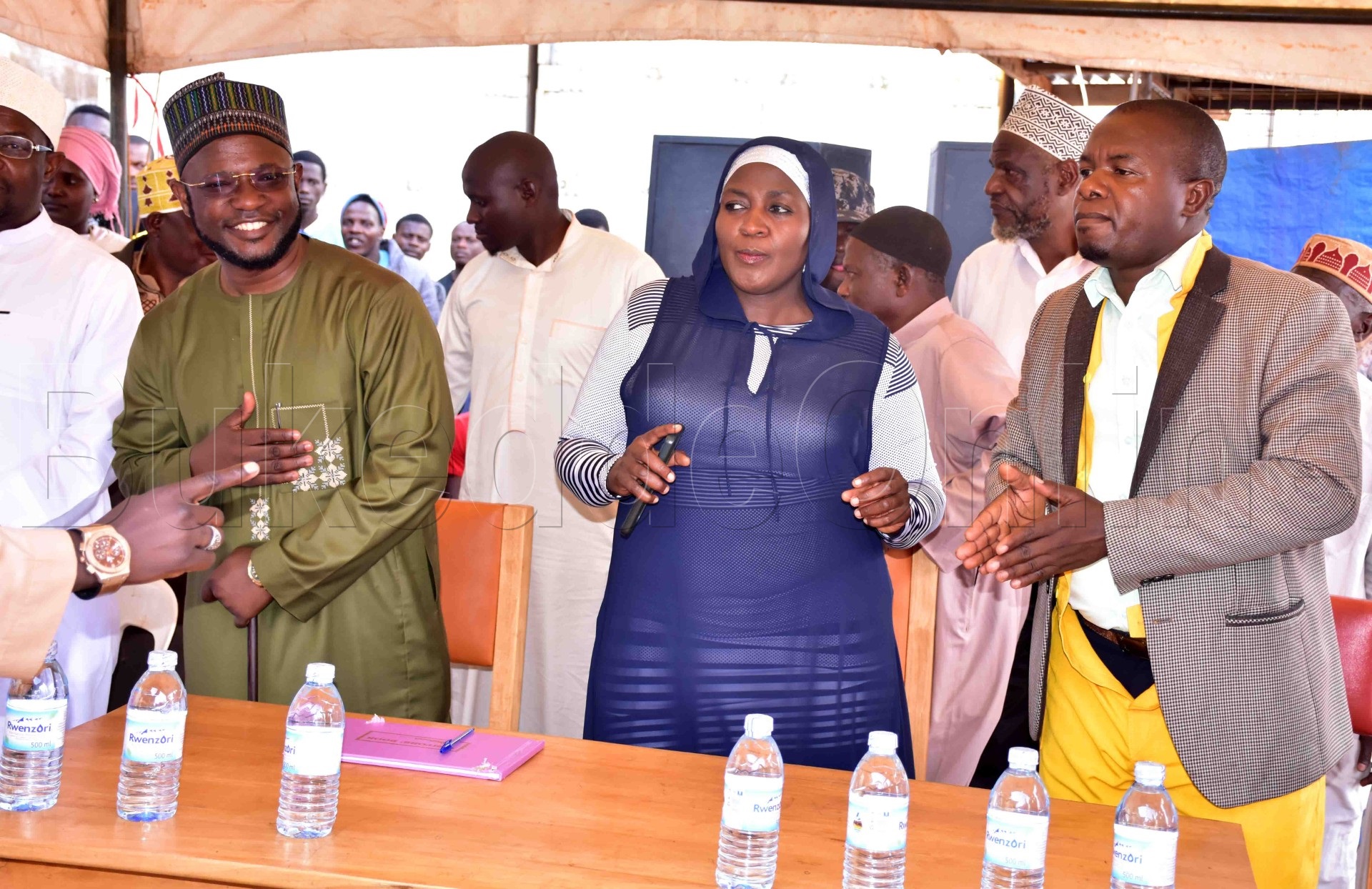 Namyalo ng'ali n'abakulembeze b'alufula