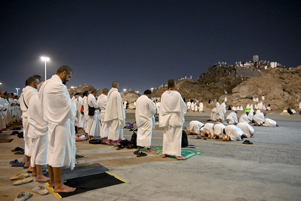 Muslim pilgrims gather at Jabal al-Rahmah (Mount of Mercy) in the Arafat region near Mecca, Saudi Arabia, on May 26, 2026. (AFP)
