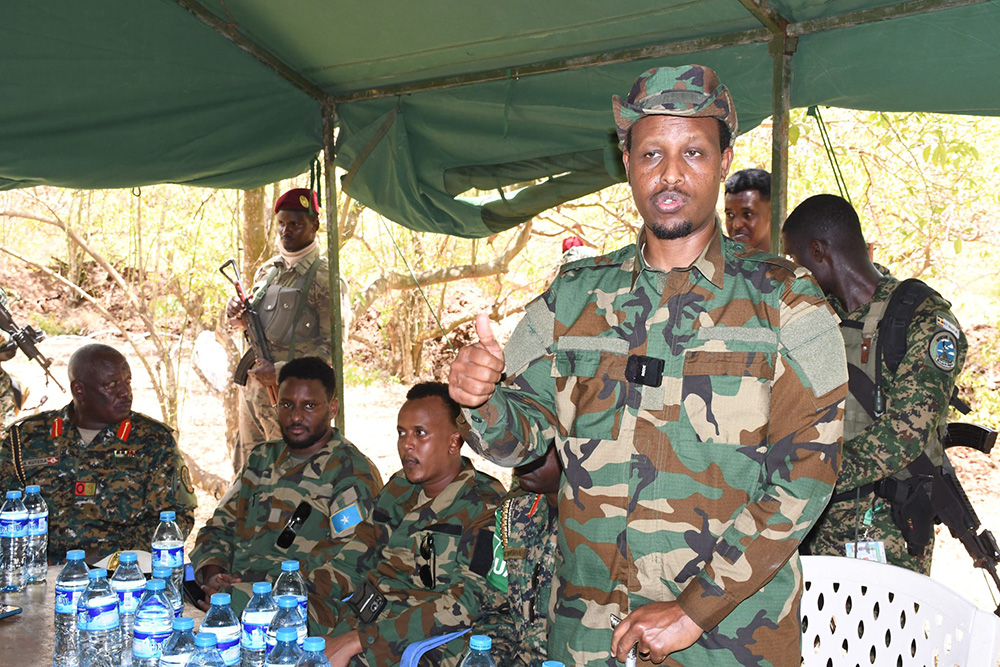 Somalia National Army Land force commander Brig Gen Sahel Abdullahi Omar giving his remarks while meeting the troops in Awadgele. (Courtesy photo)