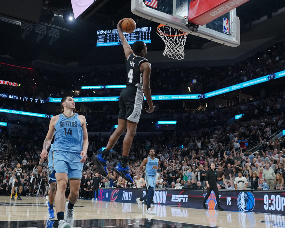 De'Aaron Fox #4 of the San Antonio Spurs drives to the basket during the game against the Memphis Grizzlies on November 18, 2025 at the Frost Bank Center in San Antonio, Texas.