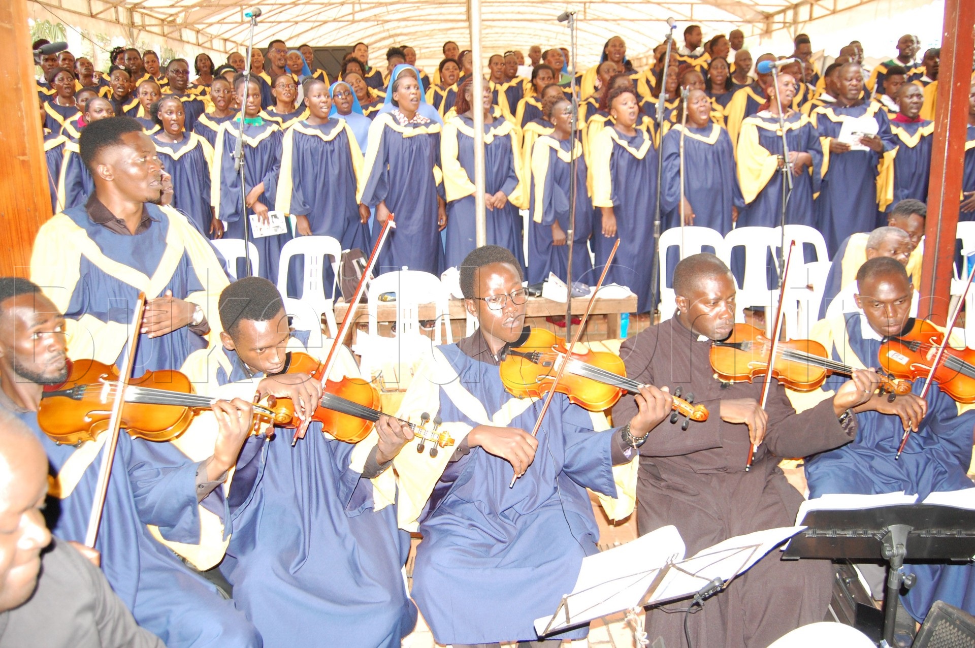 Kkwaya ng'ekuba ebyuma