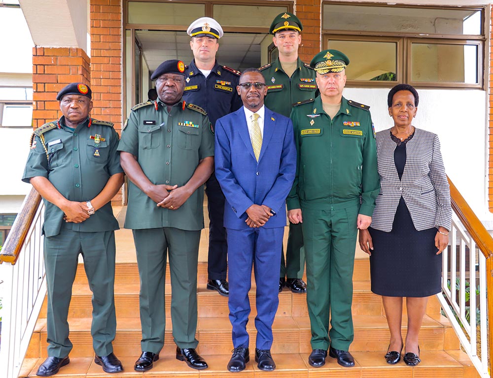A group picture of Kiwanuka Kiryowa, Minister of Defense and Veteran Affairs (centre) Lt Gen Sam Okiding, Deputy Chief of Defence Forces, second left and the Russian military experts in Uganda. after a meeting at the Ministry of Defense and Veteran Affairs headquarters in Mbuya. (Credit: UPDF)