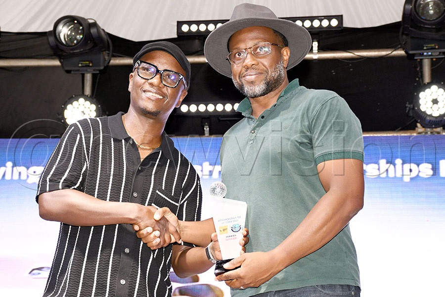 MTN's Chief Financial Officer Andrew Bugembe (left) hands over the overall winners plaque to Mulungi Sseruwo who carded a net score of 8-under 63 to win the October MTN Monthly Tees tournament at Entebbe Club. Photo by Michael Nsubuga