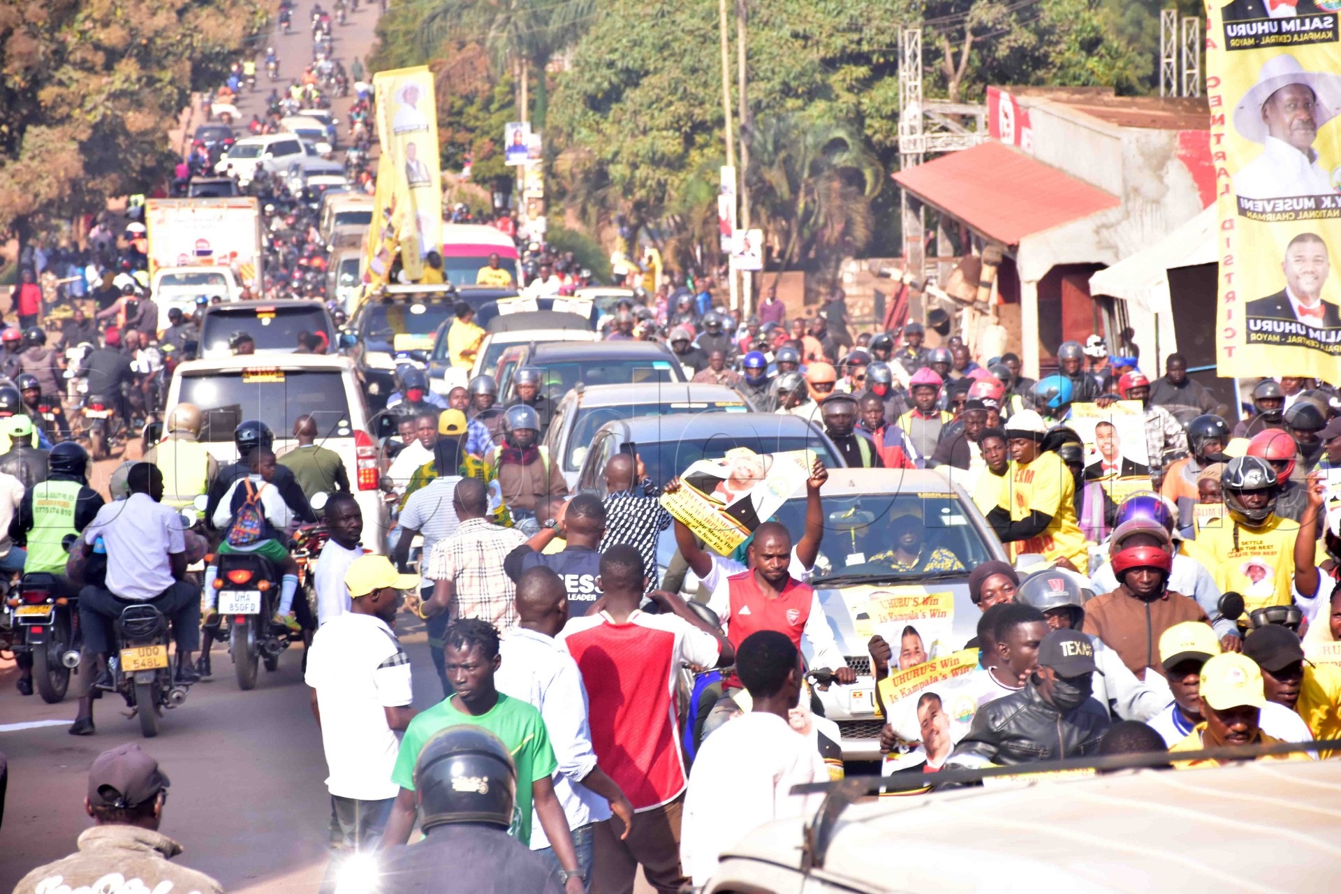 Abawagizi ba Uhuru nga bamuwerekera