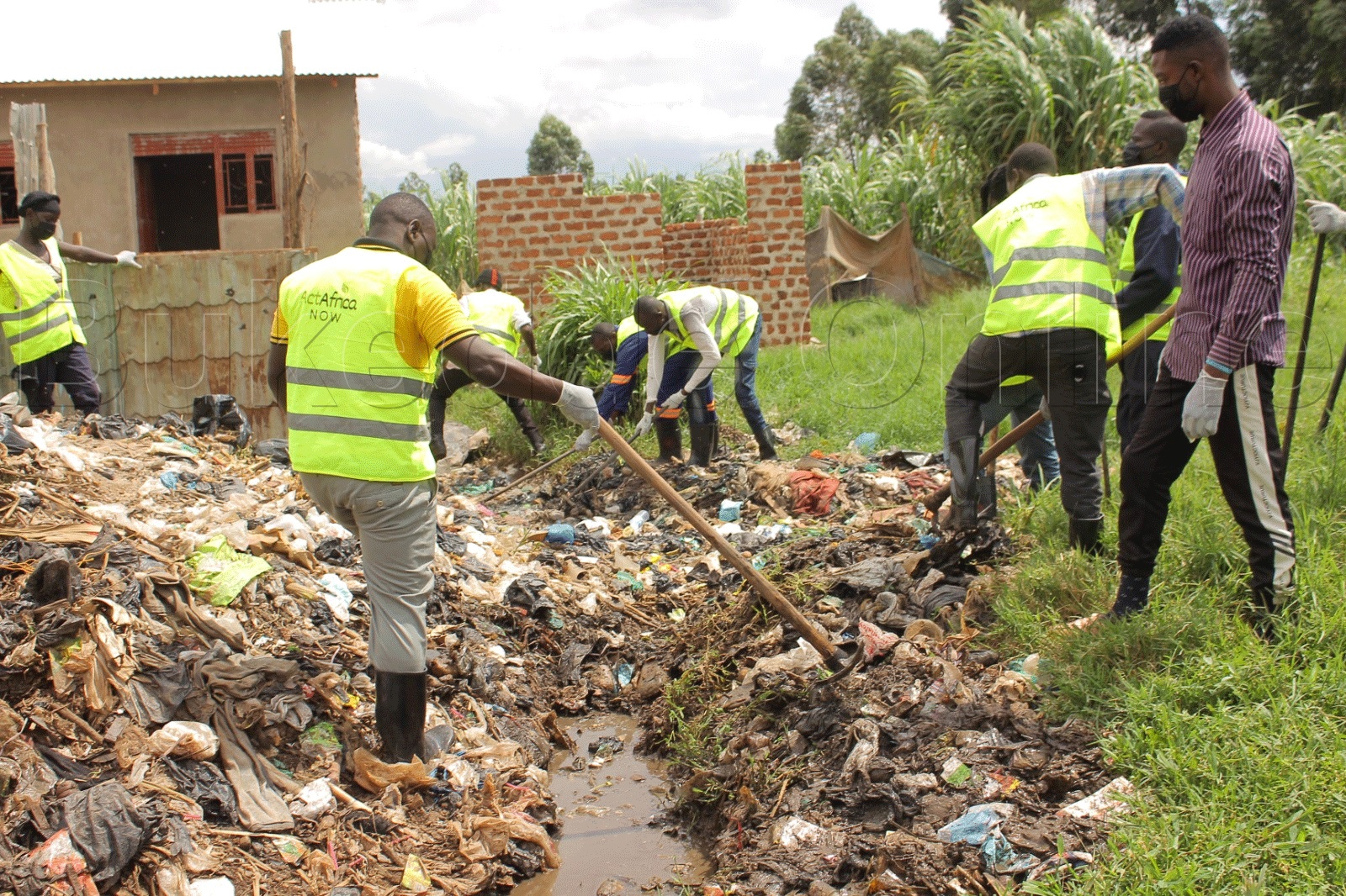 Aba Mambya Foundation nga balongoosa ekitundu kya Kanyogoga e Makindye 