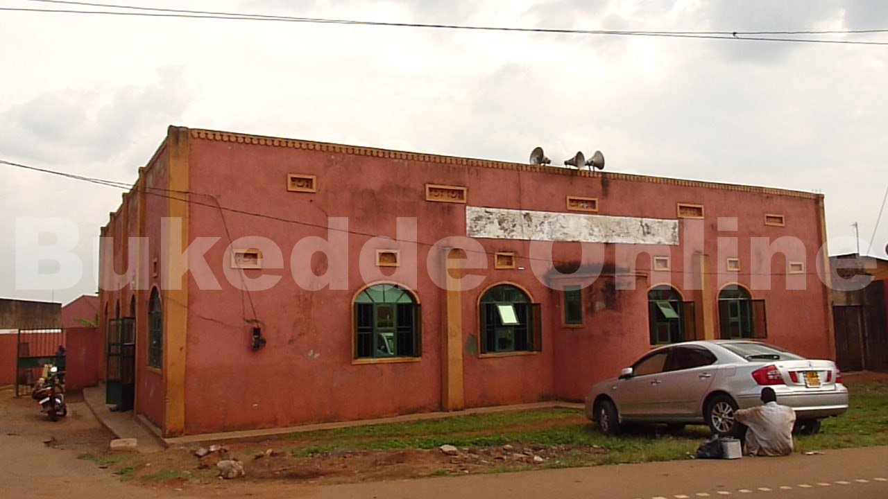 Omuzikiti Gwa Sharaf Oguddiziddwa Supreme Council. Ekif;saul Wokulira