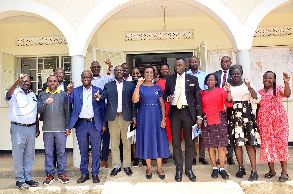 Uganda Aids Commission (UAC) Board Chairperson Dr Ruth Senyonyi poses for a group photo after meeting Kiruhura district officials. (Photo by Agnes Kyotalengerire)