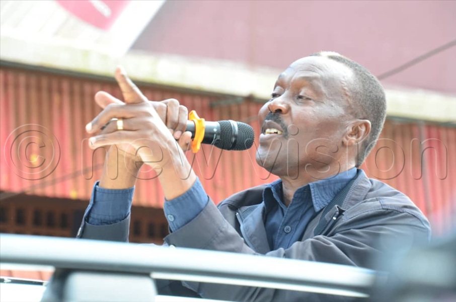 Muntu, while addressing supporters at the new venue, delivered a foreboding warning to the National Resistance Movement (NRM) Government. (All Photos by Stuart Yiga)
