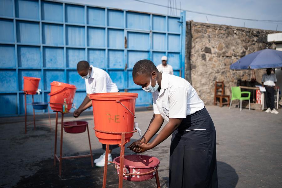 Local residents wash hands under the instruction of medical workers in Goma, the Democratic Republic of the Congo (DRC), on May 19, 2026. (Xinhua)