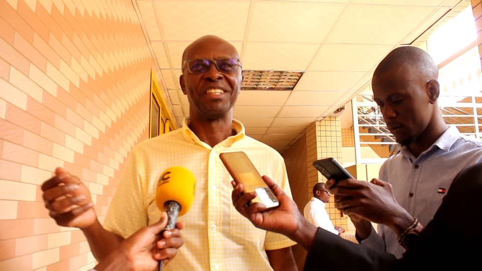 Omuwabuzi wa pulezidenti kunsonga z'okukunga abantu Moses Byaruhanga ng'ayogera n'abaamawulire