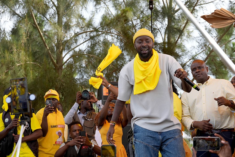 Eddie Kenzo entertaining NRM supporters.