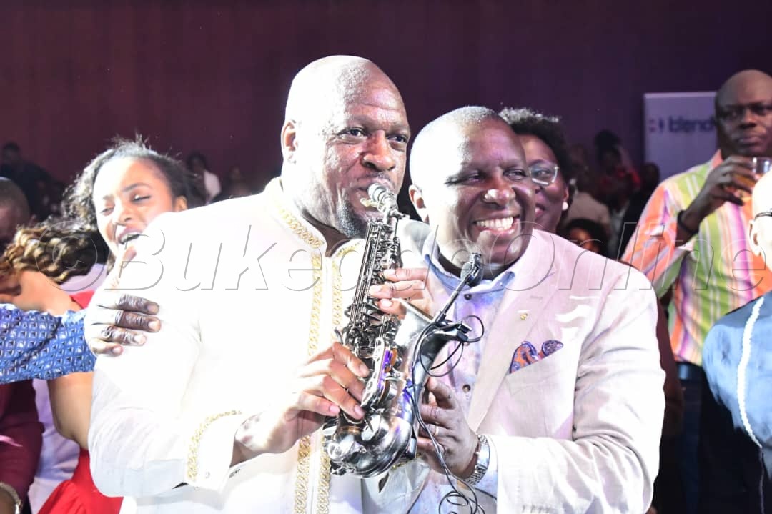 Katumwa ng'akola ky'asinga okumanya.