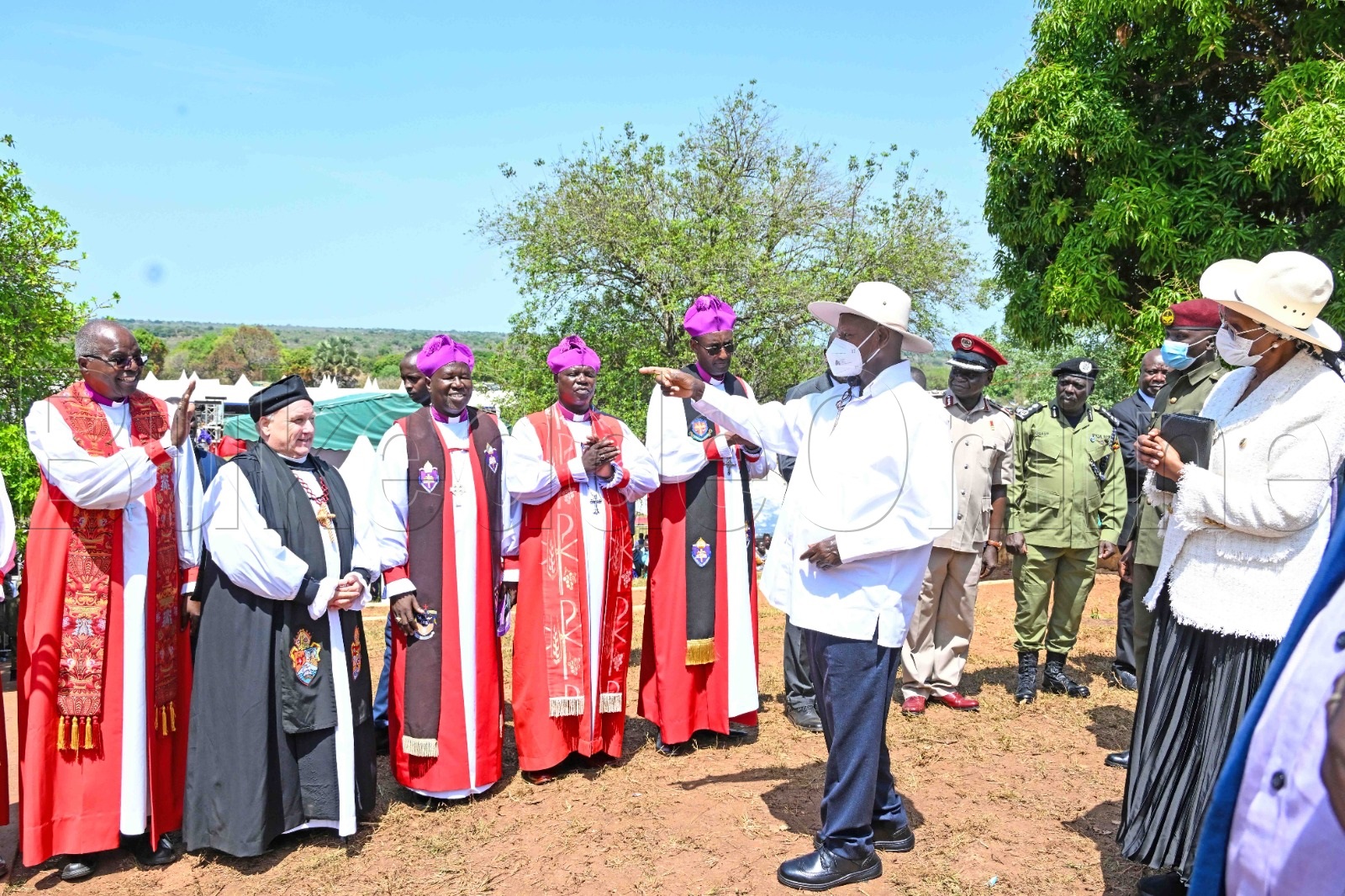 Pulezidenti Museveni ng'alambula ku bannaddini ku mukolo gw'okujjukira Janan Luwumu e Kitgum