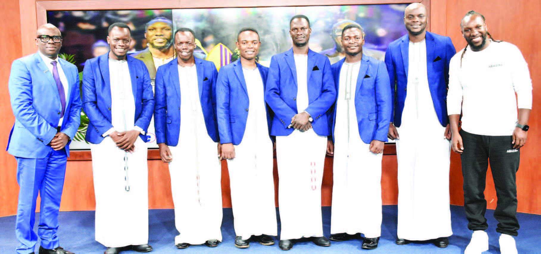 Ba Ganda Boys Denis Mugagga (ku kkono) ne Daniel Ssewagudde (ku ddyo) nga bali n’aba Akapera Shalom abamu ku baasunsuddwa