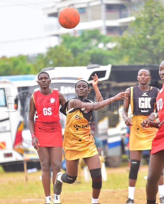 Teams nga zittunka mu mpaka z'okubaka
