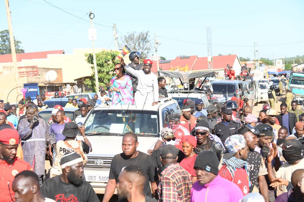 Robert Kyagulanyi Ssentamu accompanied by wife Barbie on the campaign trail. (Credit: Ponsiano Nsimbi)