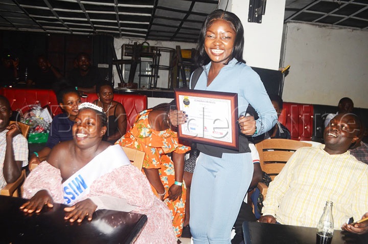 Edith Namayanja Agasakira Mu Palamenti Oluvannyuma Lw'okukwasibwa Satifikeeti Emusiima Okukola Obulungi.