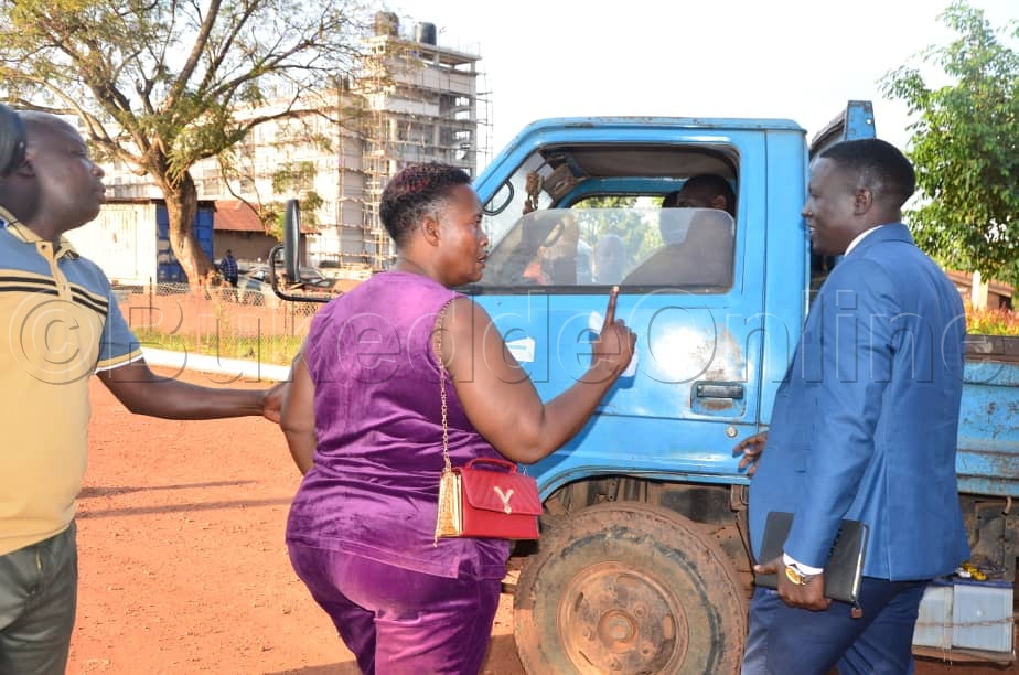 Nankya ng'atabukidde mugabi ssentebe wa diviizoni y'e Nansana