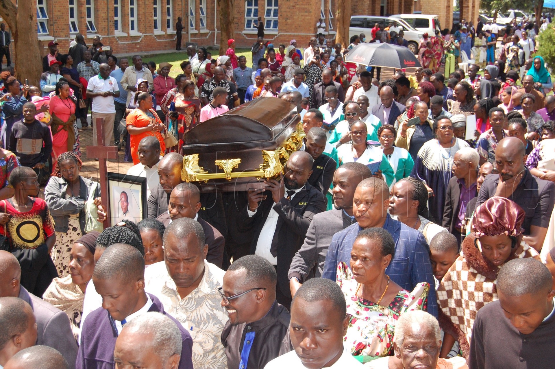 ABakungubazi nga basitudde omubiri gwa faaza