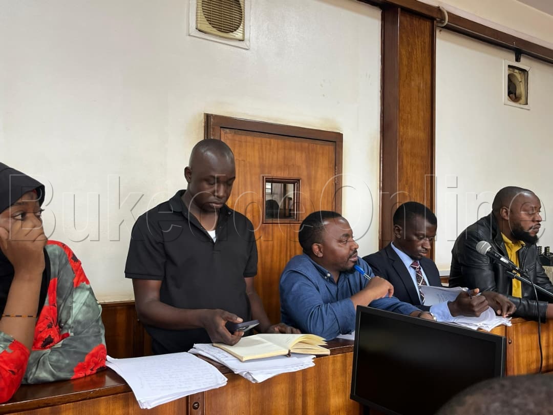 Nkerettanyi ng'ali mu kkooti 