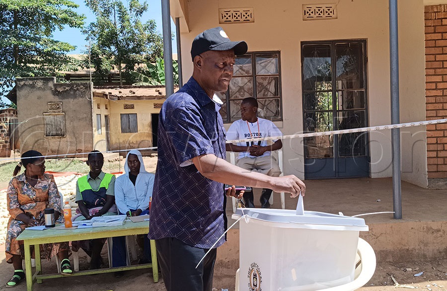 Muyanja Ssenyonga votes at Kyawambogo poliing station