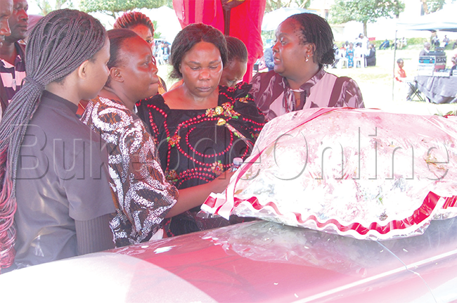 Namwandu Nnaalongo Ritah ku ssanduuko ya bba.