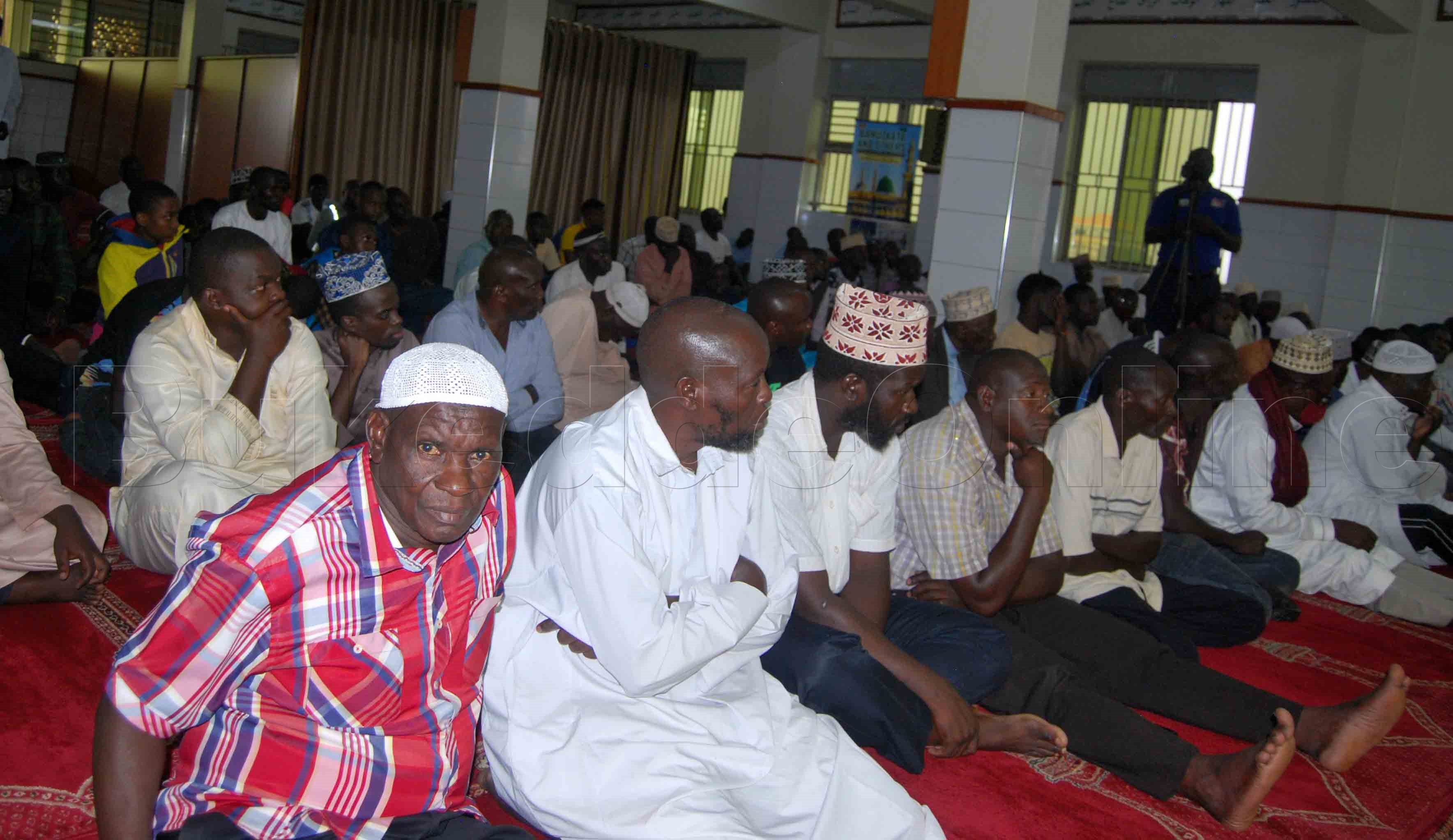 Abamu ku beetabye mu kusaala Jumah ku Masjid Rashid e Bwaise.