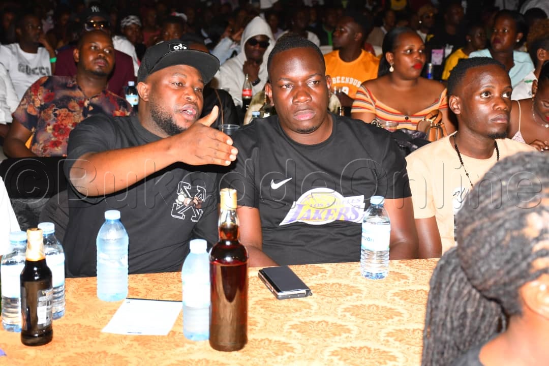 Abamu ku ba 'VIP' abaaguze emmeeza.