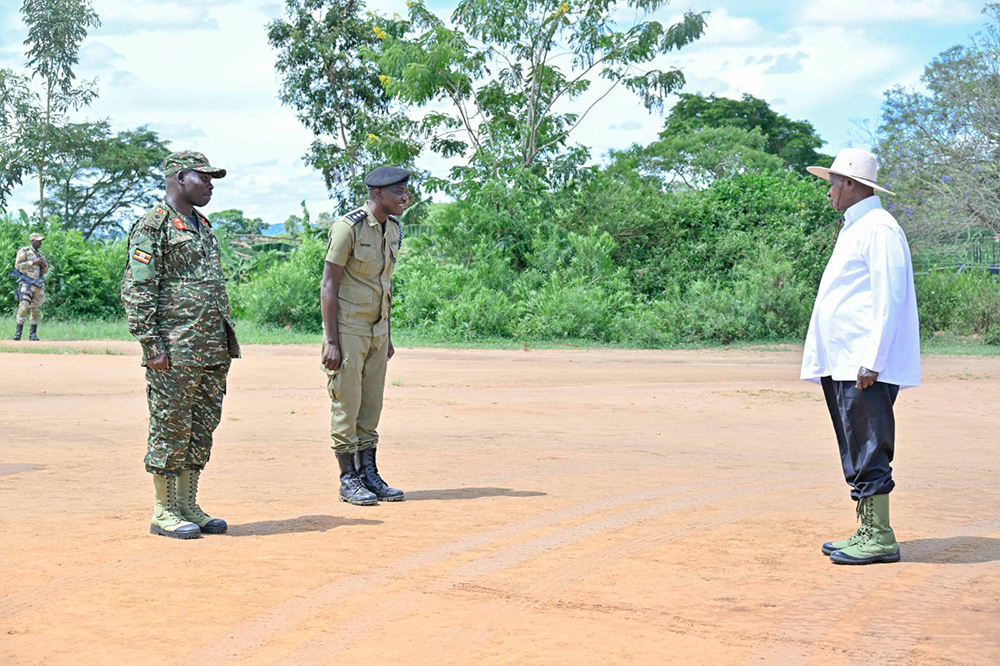 ASP Alex Nuwamanya receiving President Yoweri Museveni, recently during the campaigns in Kitagwenda district. (Courtesy)