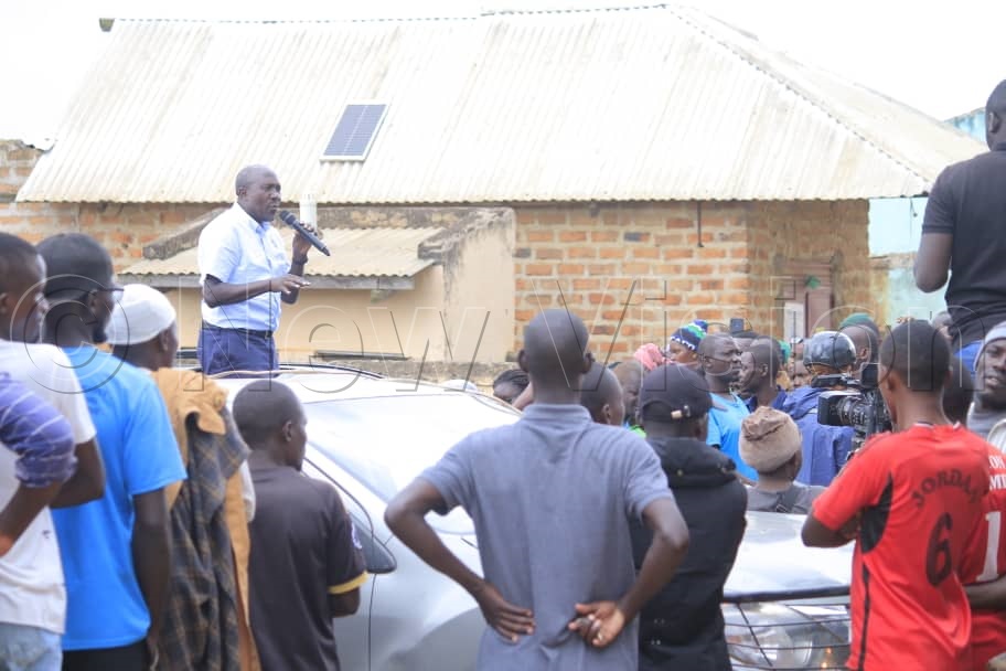 Mafabi speaking to voters. (Credit: Alfred Ochwo)