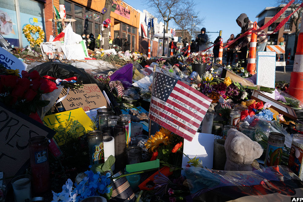 People gather at a makeshift memorial in the area where Alex Pretti was shot dead by federal immigration agents in Minneapolis, Minnesota, on January 28, 2026