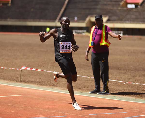 Abu Mayanja ng'avuganya mu misinde yya Akii Bua