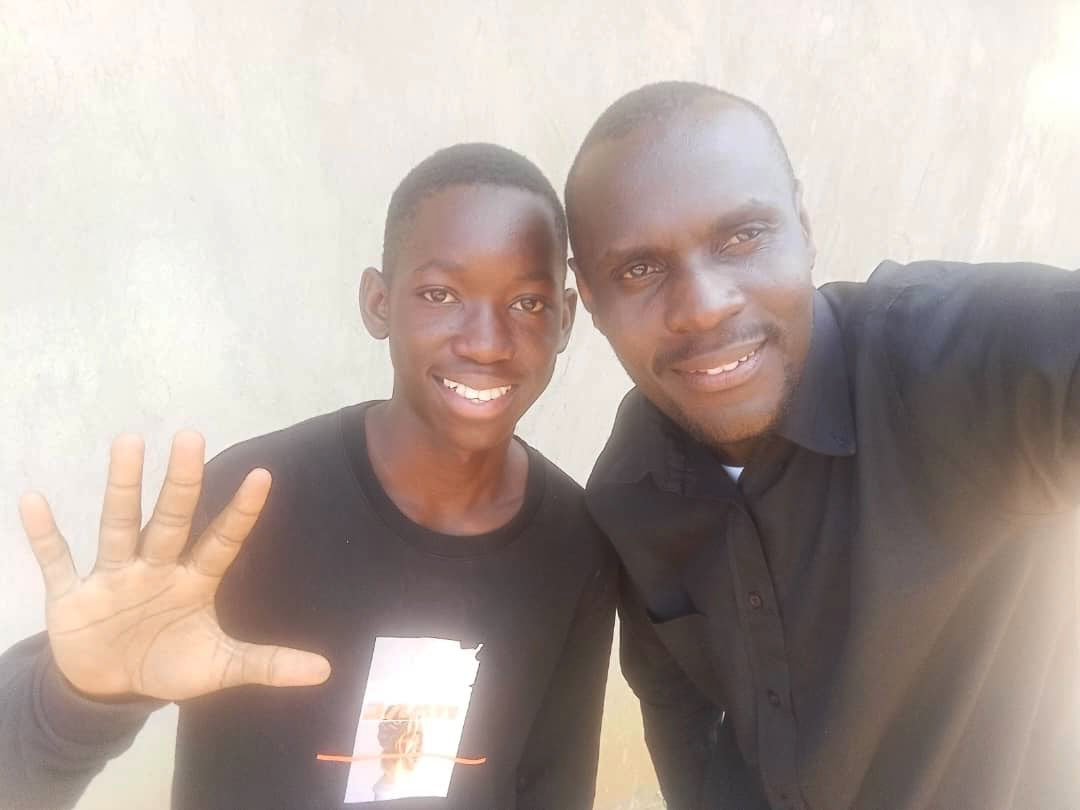 Joshua Mugooda omubuulizi W'ekkanisa Ya St. Paul Church Of Uganda Kanyanya Ng'ajaguza Ne Mutanbaniwe Jessy Eyafunnye 5 Mu Bya PLE