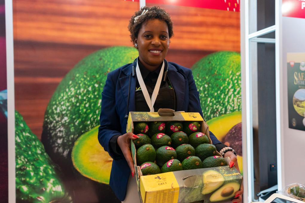 An exhibitor displays local-produced avocados at the exhibition of the China-Kenya Business Forum held in Nairobi, Kenya, March 23, 2026. (Xinhua Photo)