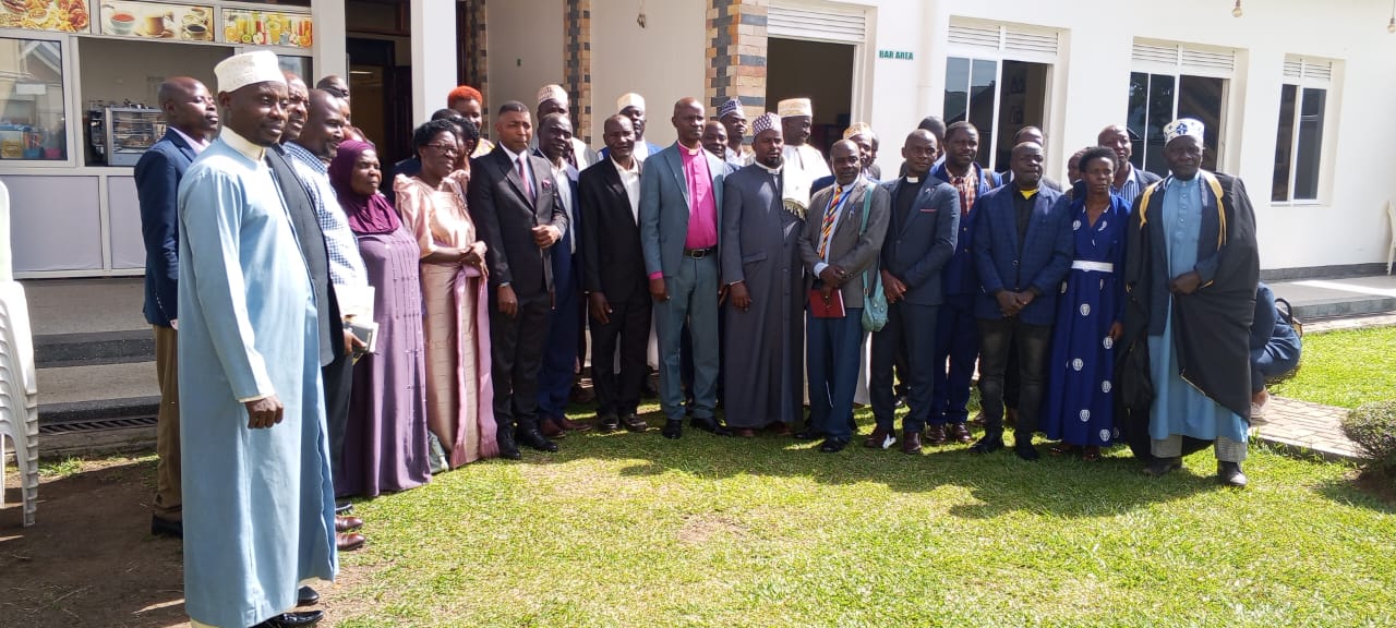 Abamu ku bannadiini abeetabye mu lukung'aana