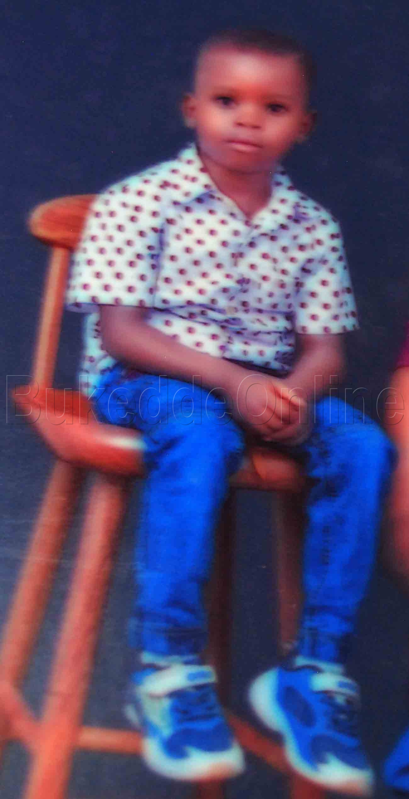 Omwana akaayanirwa nga bw'afaanana