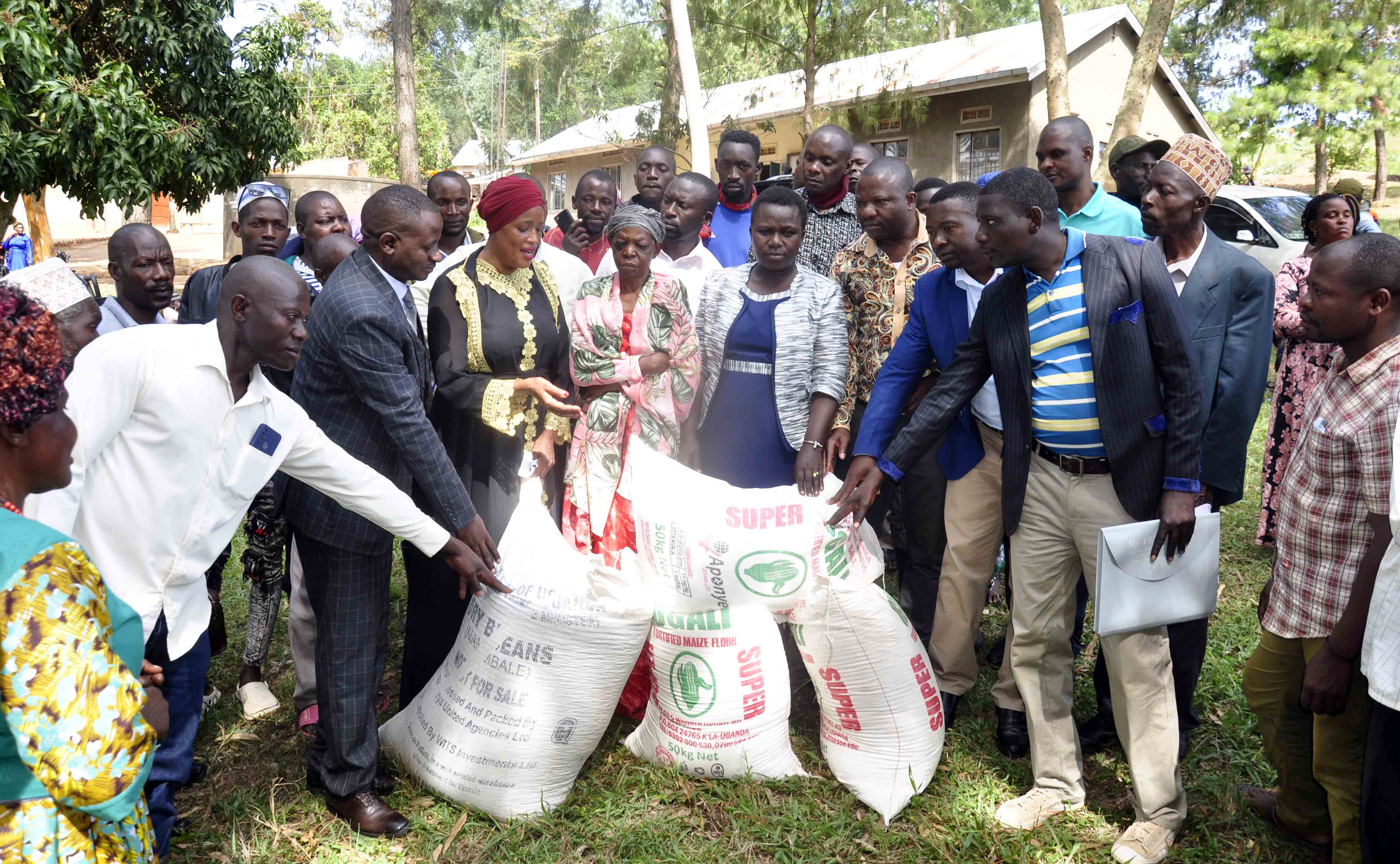 Ab'e Lwabenge abaakosebwa omuyaga Gav't ebadduukiridde n'emmere
