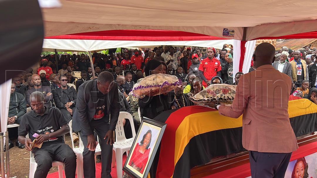 Okuziika Helen Nakimuli e Luwero