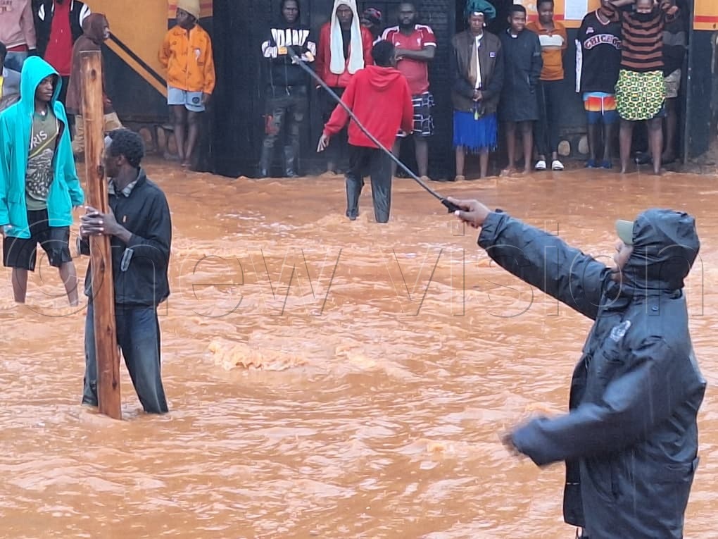 A traffic officer guiding traffic in the affected area of Kinawataka.
