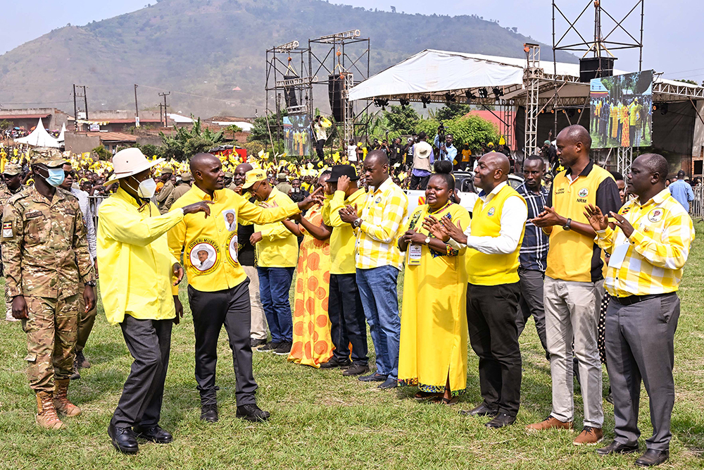 NRM Vice Chairman for Western region Jonard Asiimwe (2nd L) introduces some of the political leaders of Kasese to President Museveni during a campaign rally in Busongora North county on Monday, Jan. 12, 2026. (PPU)
