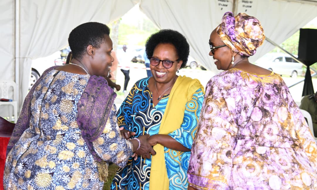 Vice-President Jessica Alupo interacting with the mourners during the final send-off of Kazoora's son, Mathew Richard Rubahama Kazzora. (Courtesy)