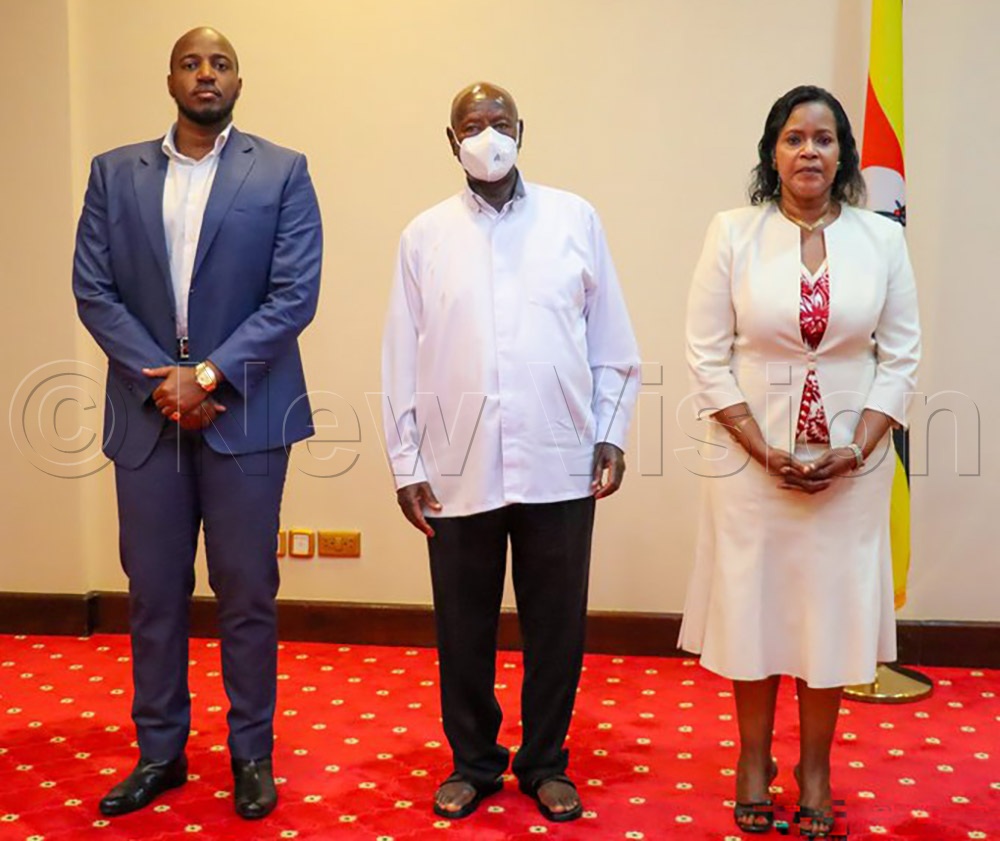 King Oyo Nyimba Kabamba Iguru Rukidi IV,  President Yoweri Museveni  and Queen Mother Best Kemigisa in a recent photo at State House, Entebbe.