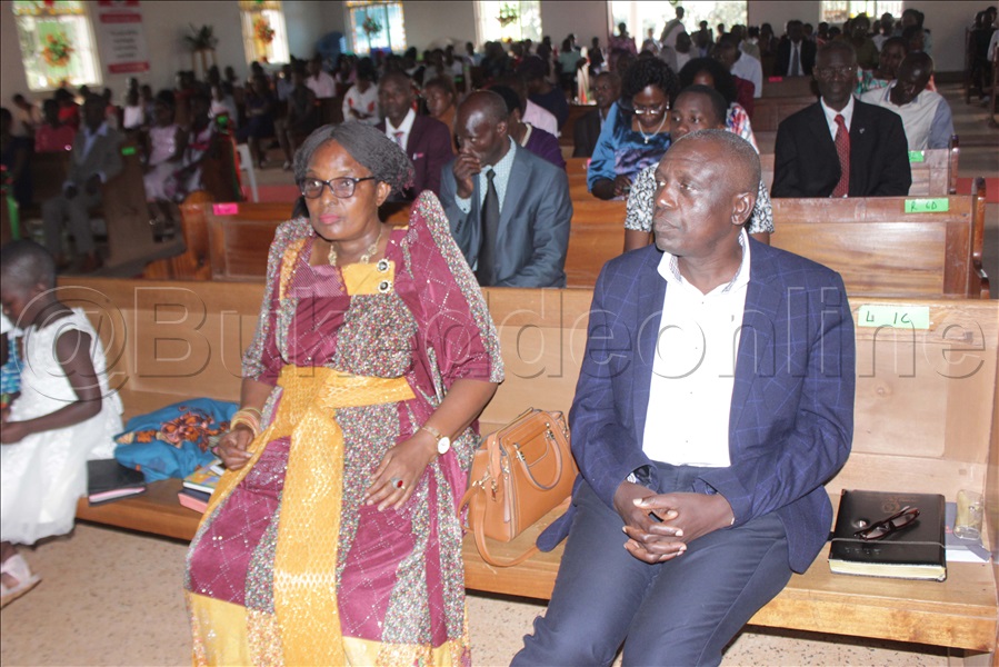 Geoffrey Kulubya Eyali Omukungaanya W'olupapula Lwa Bukedde Nga Ye Mukubiriza W'obusabadinkoni Bwe Gayaza Obutwala Obusumba Bw'e Kanyanya.